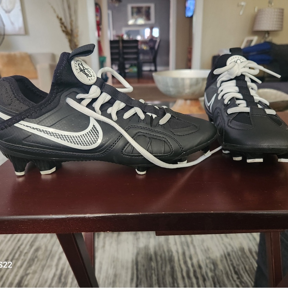 Nike Alpha Huarache 9 Varsity LAX Lacrosse cleats.